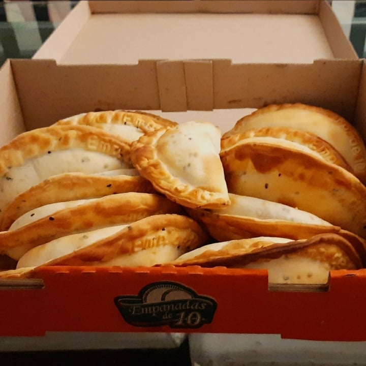 photo of Empanadas de 10 Empanada De Acelga Y Queso Vegano shared by @fiotrs on  01 Aug 2020 - review