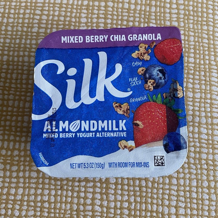 photo of Silk Mixed Berry Chia Granola Almondmilk Yogurt Alternative shared by @emmajoelle on  01 Mar 2021 - review