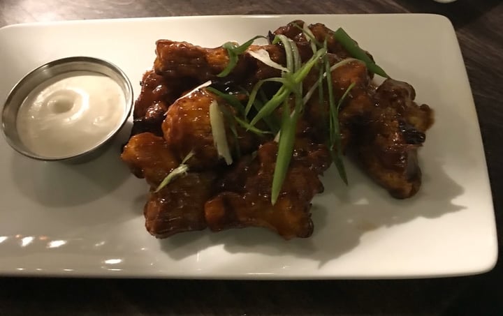 photo of Virtuous Pie Cauliflower Wings shared by @llovevegan on  05 Jan 2020 - review