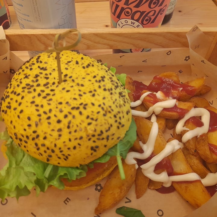 photo of Flower Burger Funky Cecio shared by @kemmy on  23 Feb 2022 - review
