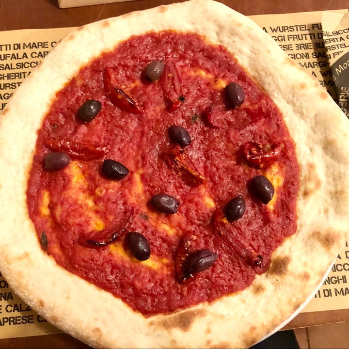 review photo of Pizzeria "La Taverna Da Eliseo" pizza Sole senza mozzarella con impasto napoletano shared by @lauraferro on 18 Dec 2022 - review