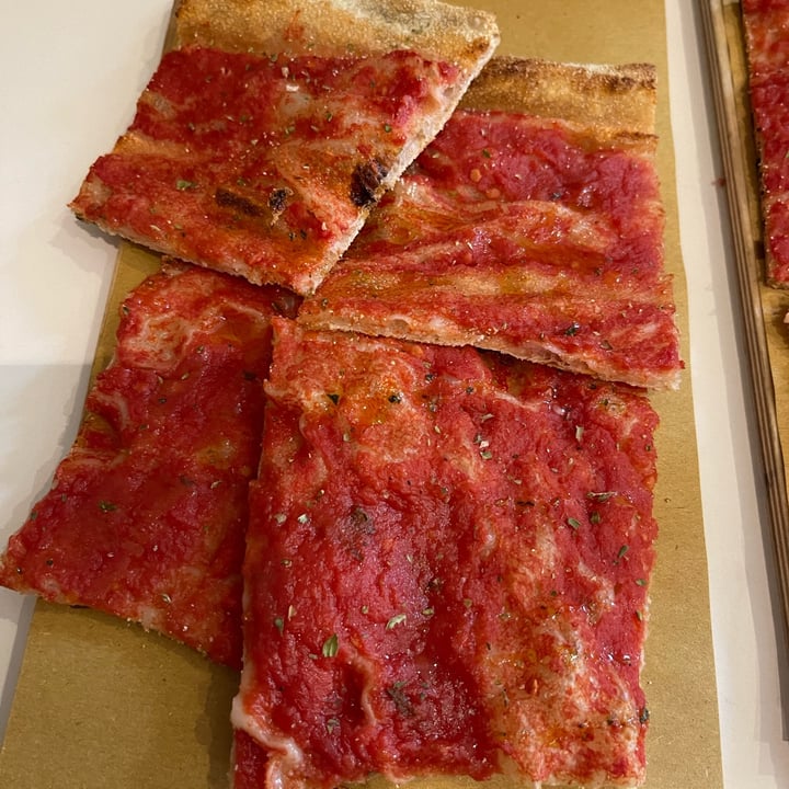 photo of Pizza Roma pizza rossa con origano shared by @mermaid-inside on  27 Sep 2022 - review
