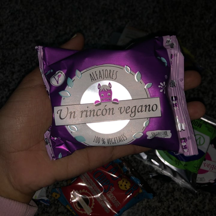 review photo of Un Rincón Vegano Alfajor Black Vainilla shared by @candemor on 15 Aug 2022 - review