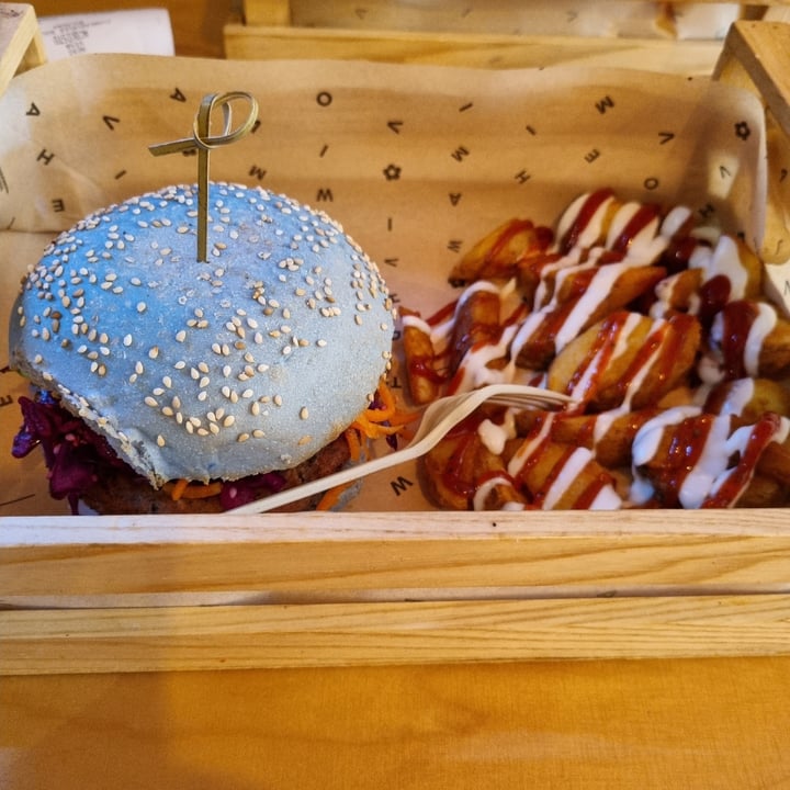 photo of Flower Burger I puffi Burger shared by @laboratoriodomestico on  19 Mar 2022 - review