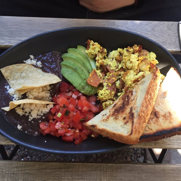 photo of Café Vegetal Tofu revuelto con jamón shared by @zullybee on  17 Jan 2022 - review