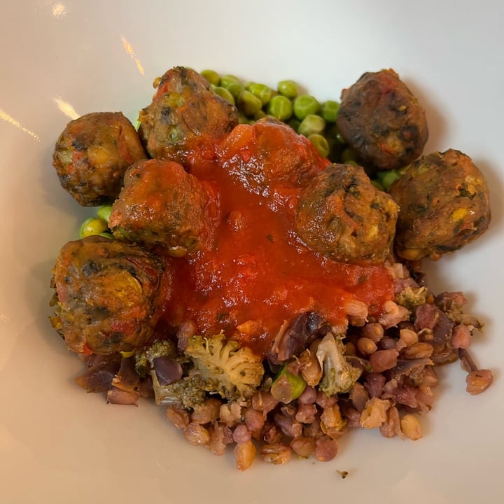 photo of IKEA Bologna vegan meatballs shared by @valeriamaselli on  15 Mar 2022 - review
