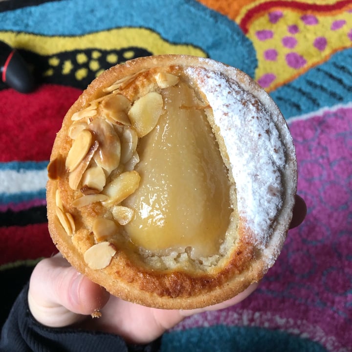photo of Honeytrap Bakery Pear Frangipane shared by @brandonthefruit on  16 Oct 2022 - review