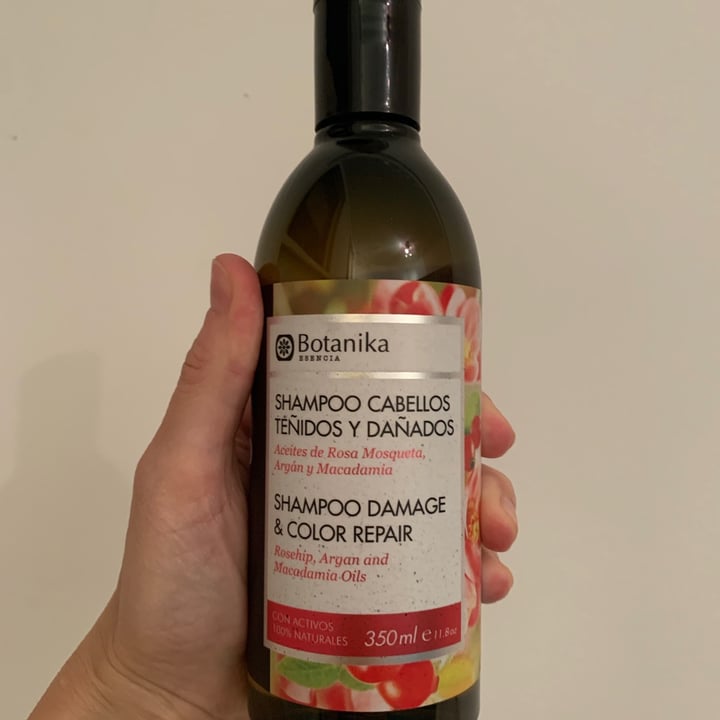 photo of Botanika Esencia Shampoo Cabellos Dañados y Teñidos shared by @canica on  02 Dec 2020 - review