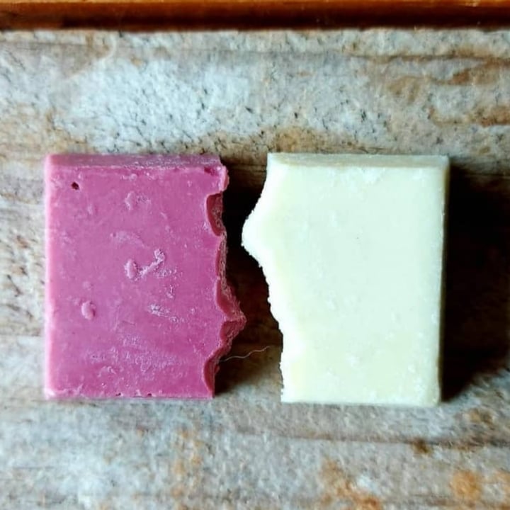 review photo of Gobeche Chocolates Chocolate de leite de coco e hibisco shared by @iamaluf on 05 Jul 2021 - review