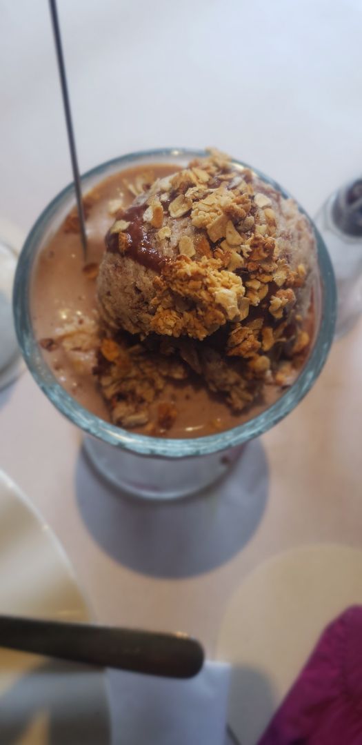 review photo of Caballete & Berenjena Vegan Food Brownie Banana Vegan Shake shared by @locabra1 on 17 Sep 2019 - review