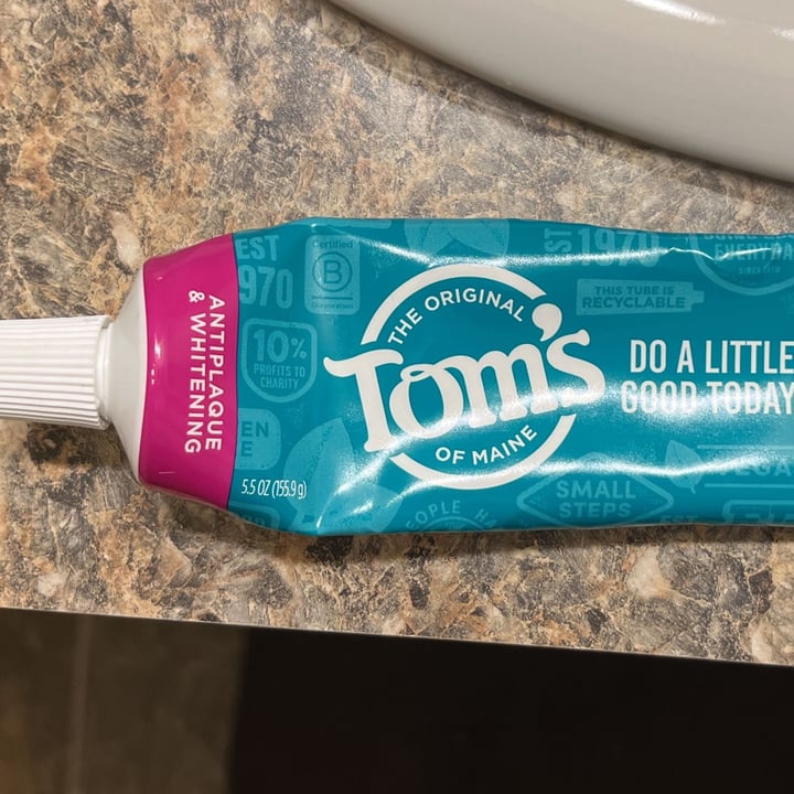 review photo of Tom's of Maine Antiplaque & Whitening Toothpaste shared by @mollyread on 21 May 2022 - review