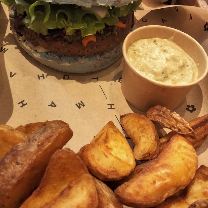 photo of Flower Burger Puffi Burger Menu shared by @annalisalaborai on  16 Mar 2022 - review