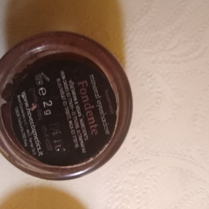 review photo of Neve Cosmetics Ombretto pigmento Fondente shared by @antotantoveg on 02 Dec 2021 - review