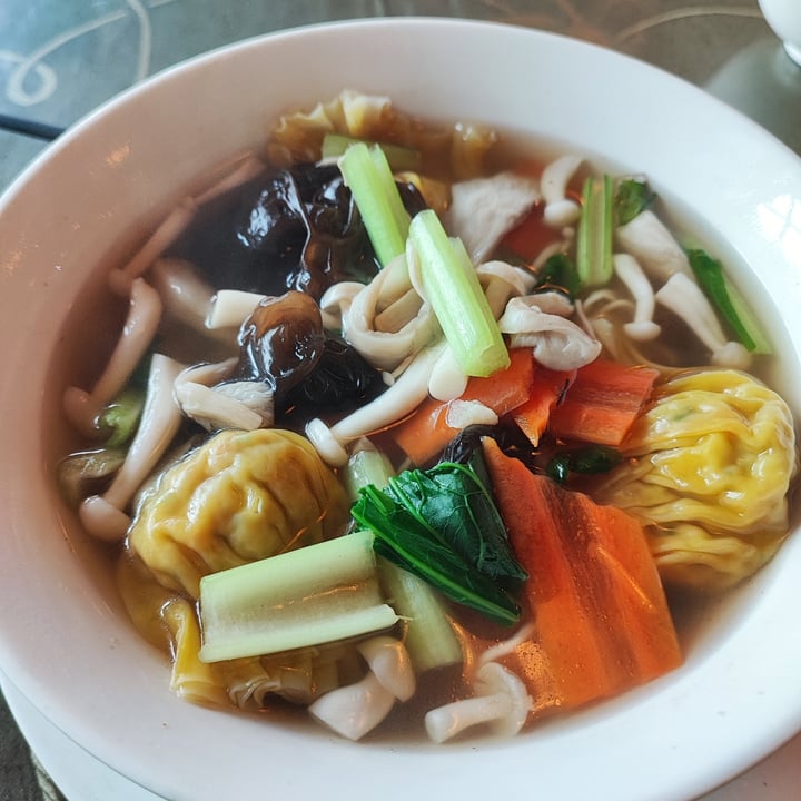 photo of Organic Leaf Shark Fin Dumpling Ramen shared by @andrewlamyw on  30 Sep 2022 - review