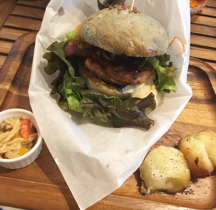 review photo of Veganic to go Teriyaki Soy Chicken And Lotus Burger shared by @veganwithamor on 31 Mar 2020 - review