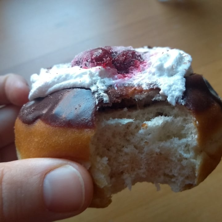 photo of Brammibal's Donuts Schwarzwälder Kirsch Donut shared by @felice on  08 Mar 2021 - review