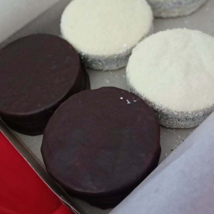 photo of Muet alfajores veganos Alfajores Veganos shared by @marcesalas on  01 Mar 2022 - review