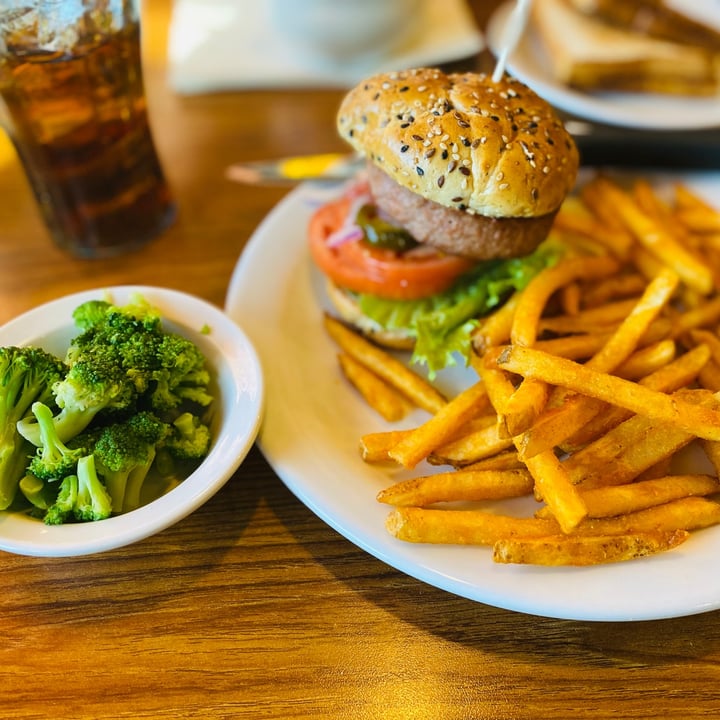 review photo of Denny's Beyond Burger shared by @kheidkamp on 31 Dec 2020 - review