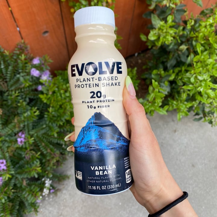 photo of Evolve Plant based vanilla bean protein shake shared by @yarilovezzucchini on  21 Apr 2022 - review