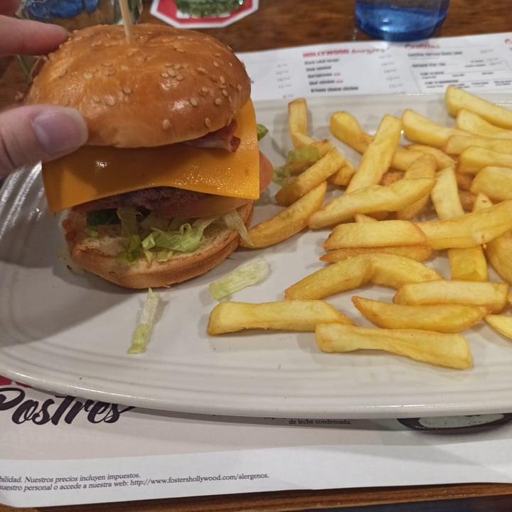 review photo of Foster's Hollywood Hamburguesa Vegana shared by @patricia11 on 19 Nov 2022 - review