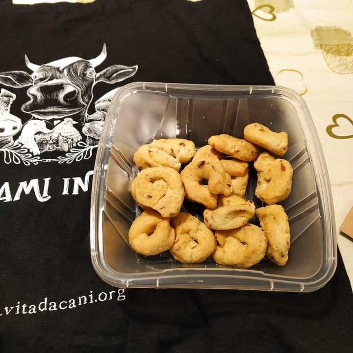 photo of LA BOTTEGA SFUSA di Laura Failla Taralli alla cipolla shared by @anitapanda95 on  14 Dec 2020 - review