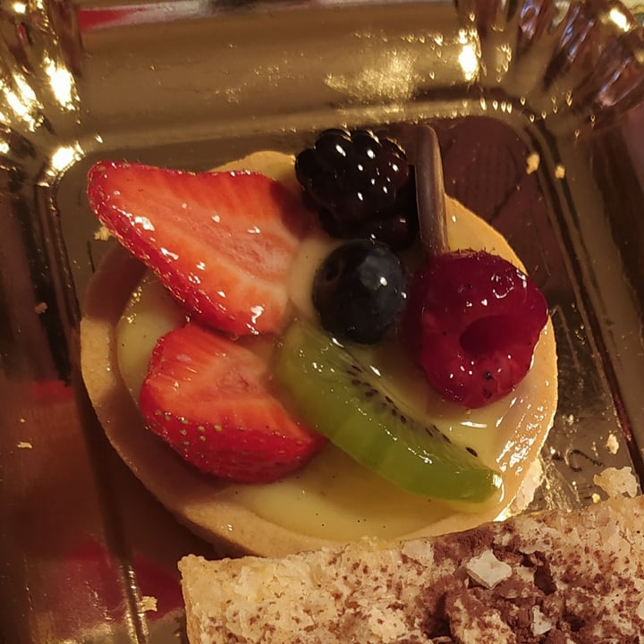 photo of Pastry by Angelo Crostatina Con La Frutta shared by @laurtita398 on  16 Jul 2021 - review