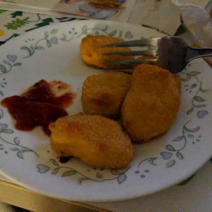 photo of Gardein Crispy Golden Chick’n Nuggets shared by @cavywavvy on  31 Oct 2022 - review