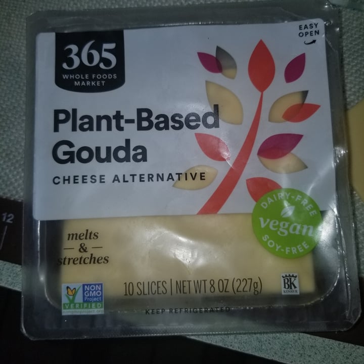 photo of 365 Whole Foods Market Plant-based Smoked Gouda shared by @lexilouwho81 on  29 Oct 2020 - review