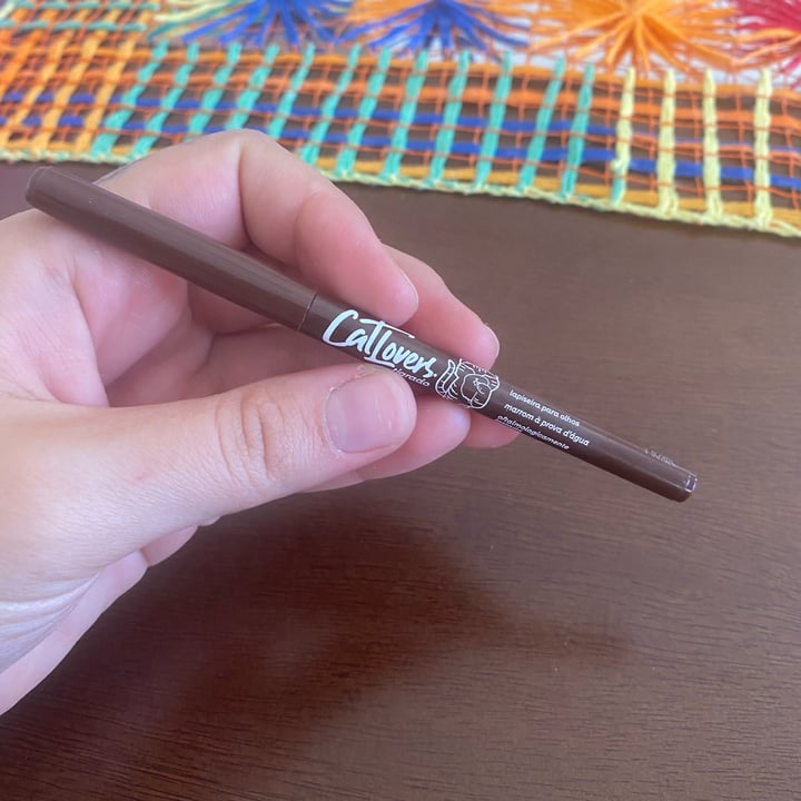 review photo of Vizzela Cosméticos Lápis De Olho Marrom shared by @marisalix on 21 Apr 2022 - review