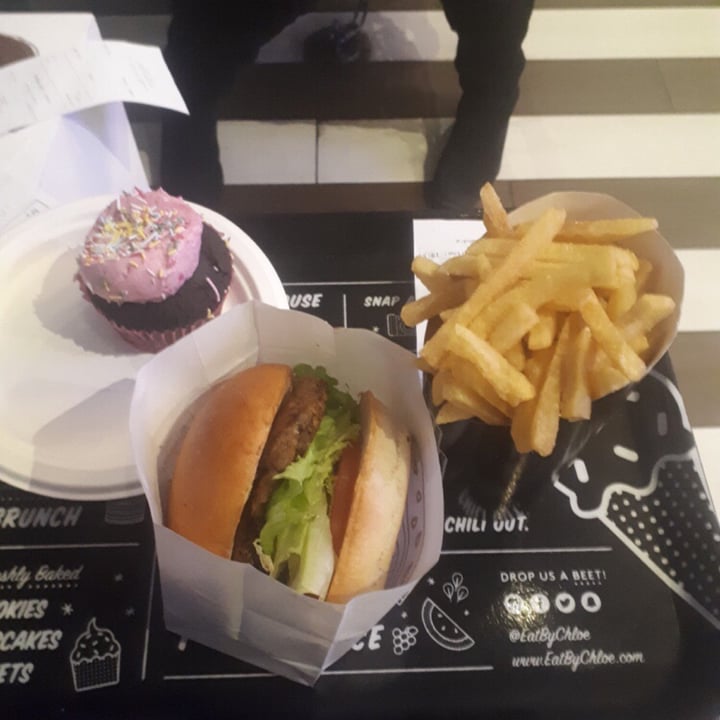 photo of by CHLOE. Covent Garden Burger shared by @angellvelvet on  08 Jun 2020 - review