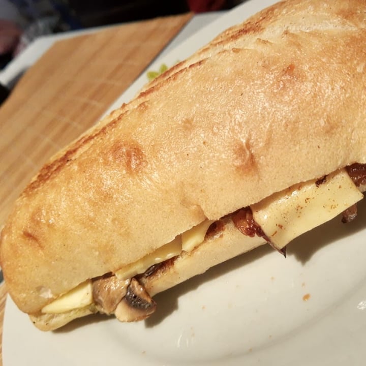 photo of Café Sin Culpa Sándwich tomate, champiñón y queso shared by @dari on  14 Aug 2020 - review