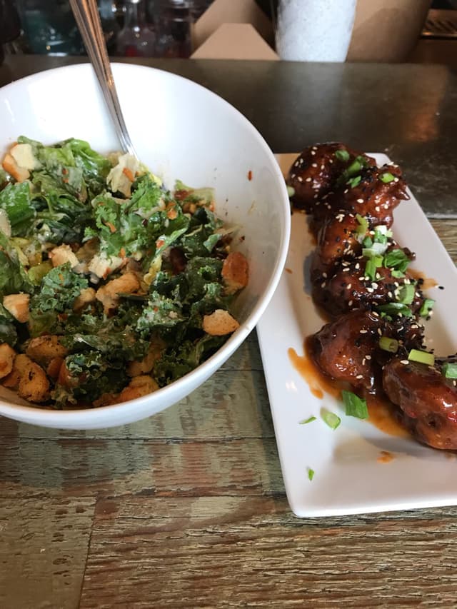 「Sweet chili cauliflower and ceasar salad」の料理の写真