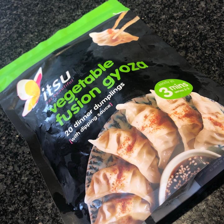 review photo of itsu Vegetable Fusion Gyoza shared by @trdoesvegan on 20 Feb 2021 - review