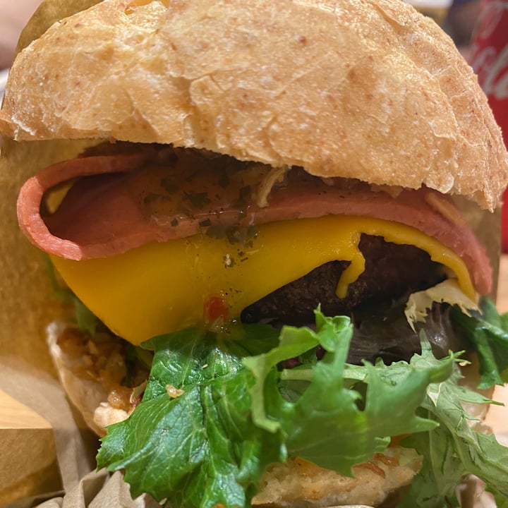 photo of Super Vegan Ekkoset burger shared by @taniavg on  18 Sep 2021 - review