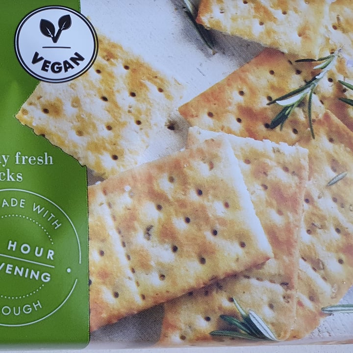 review photo of Woolworths Food Rosemary Crackers shared by @laurenkinghorn on 25 Aug 2021 - review