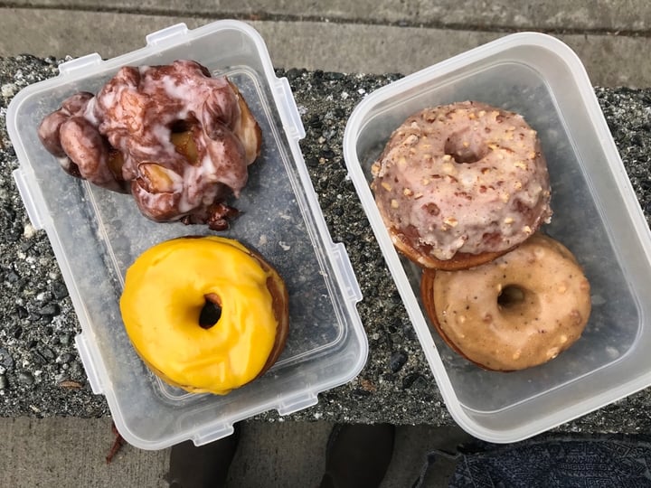 review photo of Empire Donuts View Street Brown Butter Toffee Pecan shared by @sistervegans on 29 Nov 2019 - review