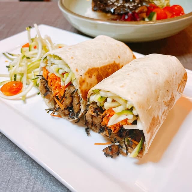 「Beef short Ribs Wrap (next Wave Beef)」の料理の写真
