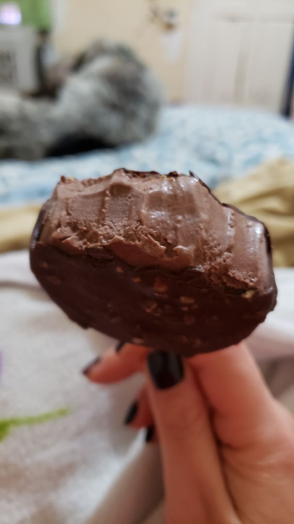 photo of Daiya Chocolate Fudge Crunch Coconut non-dairy Frozen Dessert shared by @blankapola on  23 Jan 2020 - review