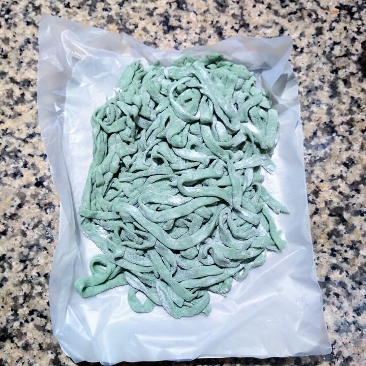 review photo of mundo nuevo vegan Fideos caseros de espinaca shared by @belu22adl on 06 Oct 2022 - review