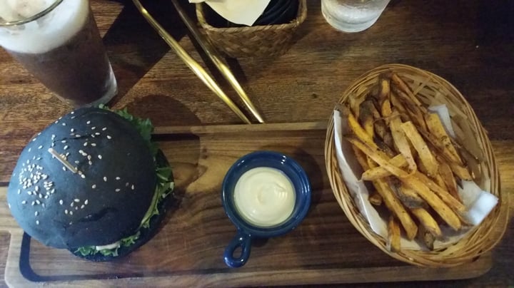 review photo of Pinxin Vegan Cuisine Charcoal portobello burger shared by @shahirah on 25 Jul 2019 - review