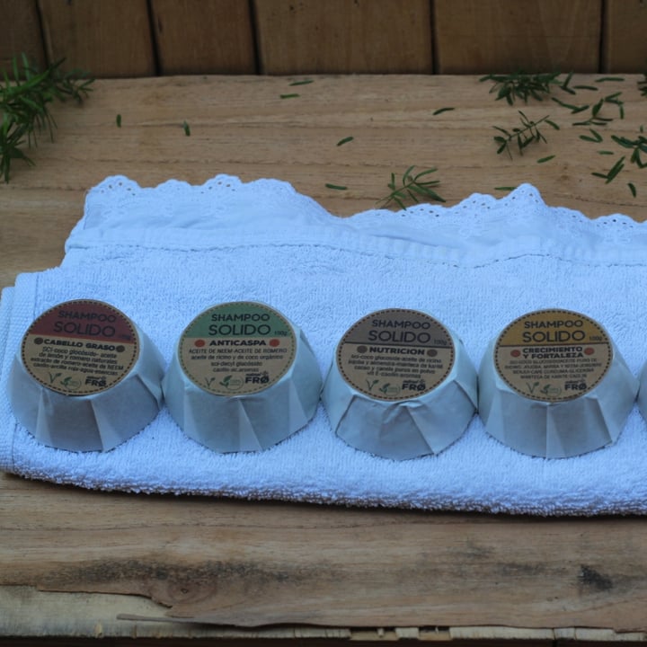 photo of Natural Frø Shampoo Sólido shared by @aloeba on  06 Nov 2020 - review