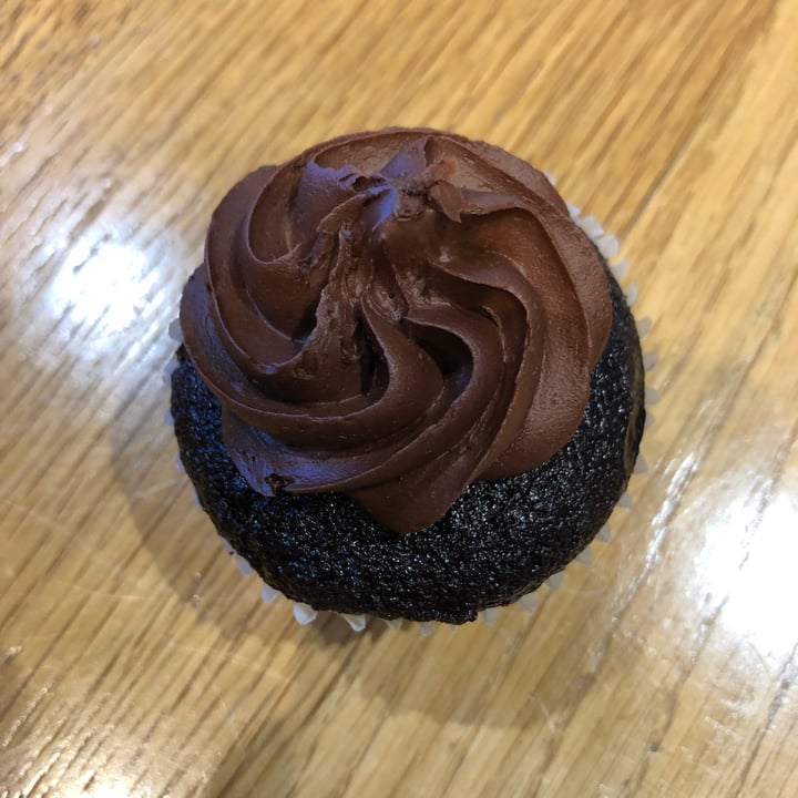 photo of Rubicon Bakers Vegan chocolate blackout cupcakes shared by @ziyingjn on  13 Apr 2022 - review