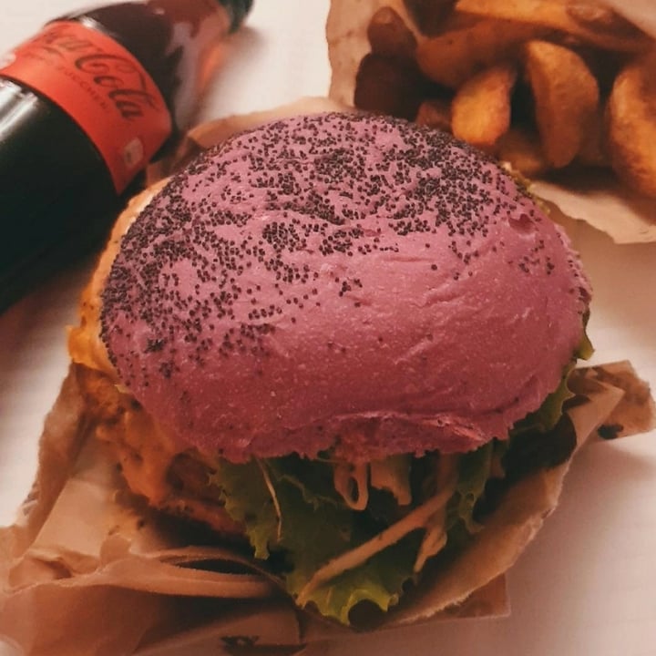 photo of Flower Burger Cherry bomb shared by @irenedimita on  23 Nov 2021 - review