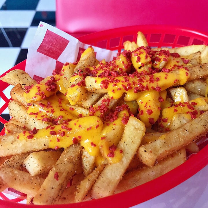 photo of COMET 984 - 50's Diner Loaded French Fries shared by @natmoraesrocha on  03 Mar 2019 - review