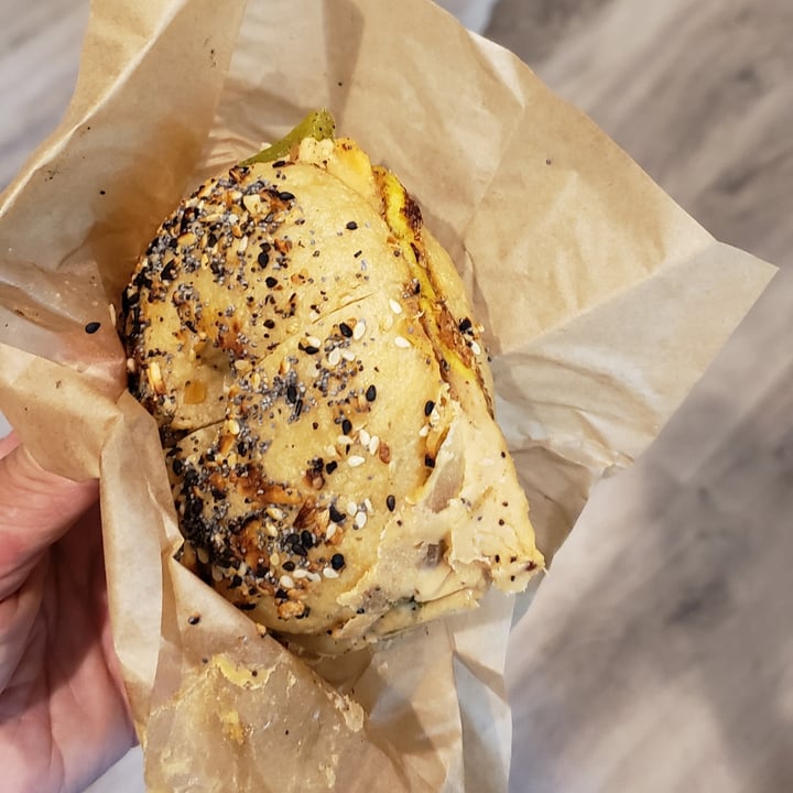photo of Hark! Cafe Bagel Sandwich With Grilled Peppers & Onions & Vegan Cheddar shared by @ambularfortheanimals on  08 Aug 2022 - review