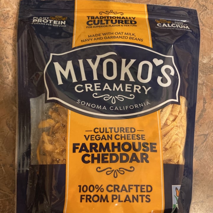 photo of Miyoko's Creamery Cultured Vegan Cheddar Cheese Shreds shared by @veganosaventureros on  05 Mar 2021 - review