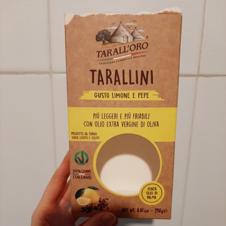 photo of Tarall'oro Taralli gusto limone e pepe shared by @giuliaheart89 on  10 Dec 2022 - review