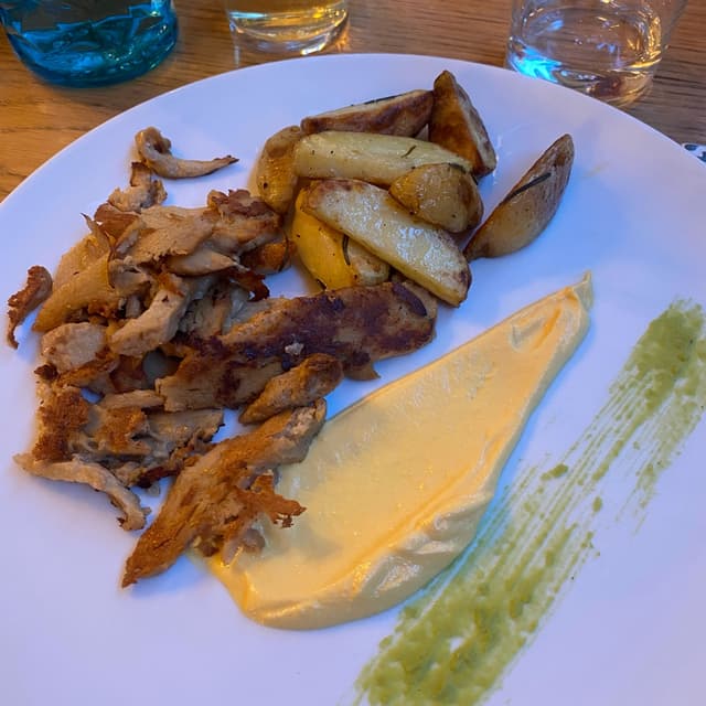 Photo of the dish “Tagliata di seitan con patate e mayo”