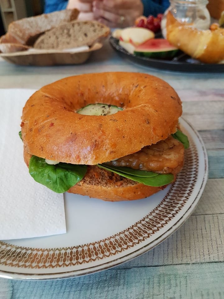 photo of geh Veg Bagel With Tempeh shared by @stefie on  10 Feb 2020 - review