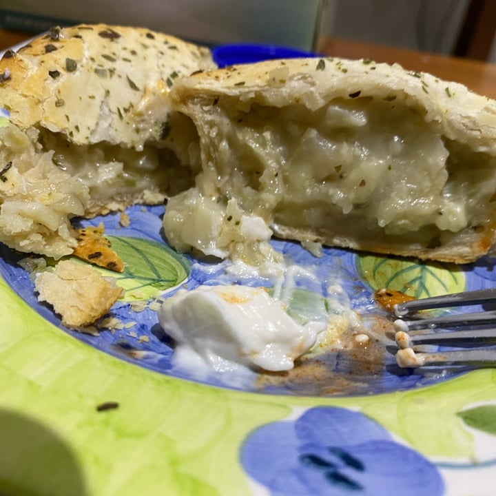 photo of Coles Nature's Kitchen Plant Based Cheesy Cauliflower Pies shared by @arianemeschiatti on  11 Jul 2022 - review